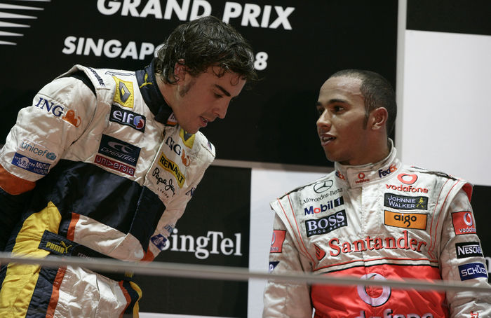 Motorsports   Formula 1: World Championship 2008, GP of Singapore  L R  Fernando Alonso  Renault , Lewis Hamilton  McLaren , SEPTEMBER 28, 2008   Formula One : Fernando Alonso  L  of Spain and Renault Lewis Hamilton  R  of Great Britain and McLaren Mercedes celebrate on the podium after finishing first and third in the Singapore Formula One Grand Prix at the Marina Bay Street Circuit in Singapore.  Photo by AFLO   0906      Local Caption         www.hoch zwei.net     copyright: HOCH ZWEI   Juergen Tap    