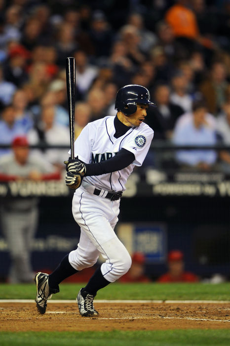 Ichiro sets new record with 3,086 hits in Japan and the U.S. Ichiro Suzuki  Mariners , APRIL 16, 2009   MLB : Ichiro Suzuki of the Seattle Mariners hits a single against the Los Angeles Angels in the 4th inning during  the game at Safeco Field in Seattle, Washington, USA. Suzuki set the record for total career hits among Japanese players, with 3086.  Photo by AFLO   0672 