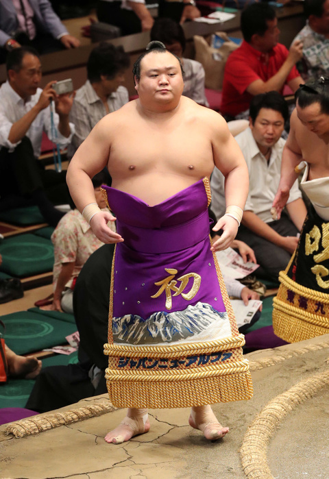 Sumo Tournament, Autumn Tournament, Day 11 Takarafuji, Japan SEPTEMBER 20, 2017   Sumo :. Takarafuji entering the ring wearing a make up mawashi on September 20, 2017  Date 20170920  Location Ryogoku Kokugikan
