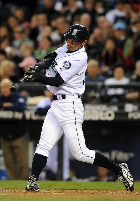 Ichiro sets new record with 3,086 hits in Japan and the U.S. Ichiro Suzuki  Mariners , APRIL 16, 2009   MLB : Ichiro Suzuki of the Seattle Mariners hits a single against the Los Angeles Angels in the 4th inning during the game at Safeco Field in Seattle, Washington, USA. Suzuki sets the record for total career hits among Japanese players, with 3086.  Photo by AFLO   0559 