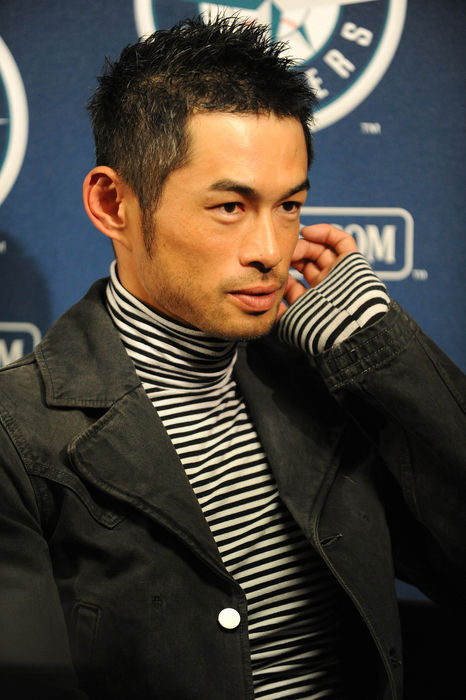 Press conference after the match with the new record  . Ichiro Ichiro Suzuki  Mariners , APRIL 16, 2009   MLB : Ichiro Suzuki of the Seattle Mariners speaks at press conference after the game against the Los Angeles Angels at Safeco Field in Seattle, Washington, USA. Suzuki set the record for total career hits among Japanese players, with 3086.  Photo by AFLO   0559 