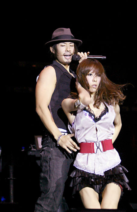 Vanness Wu dances in Kanye West s concert as an honored guest Vanness Wu, Nov 03, 2008 : Vanness Wu dances in Kanye West s concert as an honored guest. November 3,2008.Shanghai. CHINA OUT TPGNEWS 2008.11. 03  Photo by Top Photo AFLO   2169 .