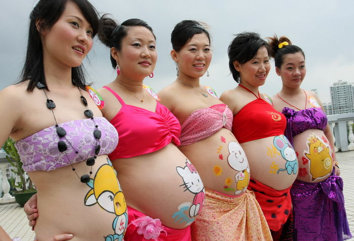 Pregnant s belly show                   quot October 8, 2008, a women  39 s hospital is holding a  quot  quot belly show quot  quot . These designs on the bellies aims to show the beauty of pregnancy. CHINA OUT TPG NEWS quot  Photo by Top Photo AFLO   2169 