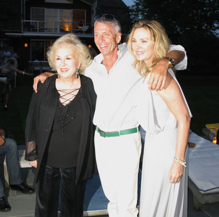 MoveOpolis  Summer Gala in Bridgehampton Doris Roberts, Kim Cattrall, Chad A. Leat, Aug 09, 2008 : Doris Roberts of Everybody Loves Raymond TV Show with Kim Cattrall of Sex and The City TV ShowMoveOpolis  Summer Gala in BridgehamptonChad A. Leat ResidenceBridgehampton, NY, USASaturday, August 09, 2008  Photo by Celebrity Vibe AFLO   2361 