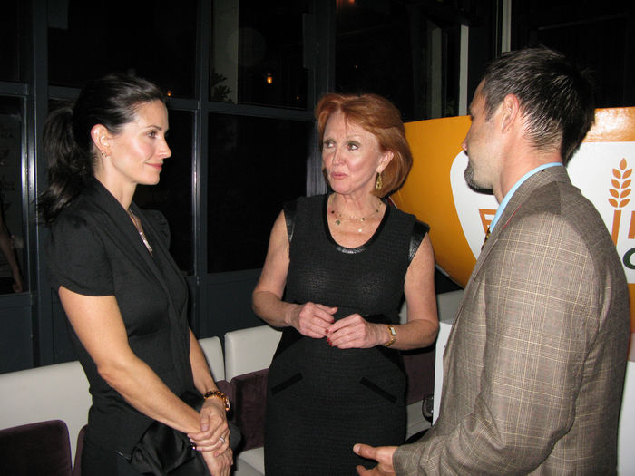 Feeding America Charity Launch. Courtney Cox Arquette and Vicki B. Escarra and David Arquette, Nov 12, 2008 : Courtney Cox Arquette, Feeding America CEO Vicki B. Escarra and David Arquette. Feeding America Charity Launch. STK Restaurant. West Hollywood, CA, USA. Wednesday, November 12, 2008.  Photo by Celebrity Vibe AFLO   2361 