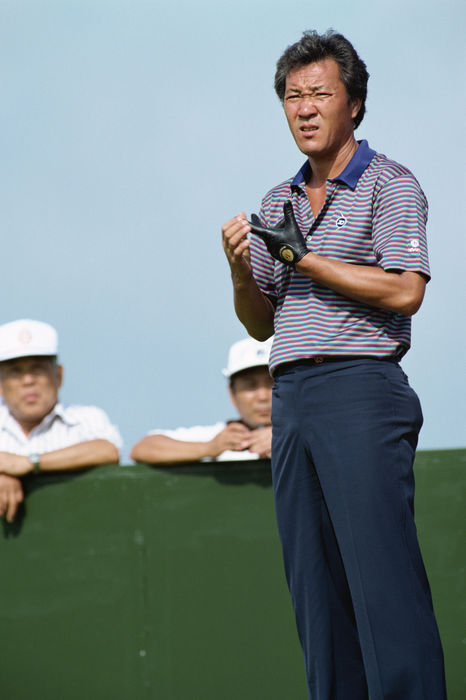 Isao Aoki looking into the distance, ca. 1985 Isao Aoki, Circa 1985   Golf :  Photo by AFLO   0243 .