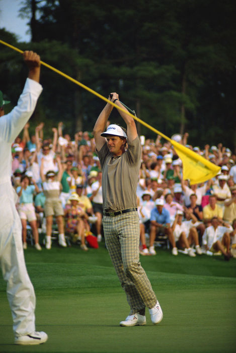 1988 Masters   Final Day Winner Sandy Lyle Winning Pose on the Final Green Sandy Lyle, April 1988   Golf : Sandy Lyle of Great Britain celebrates after the US Masters at the Augusta National Golf Club in Georgia, USA. Photo by AFLO   0067 