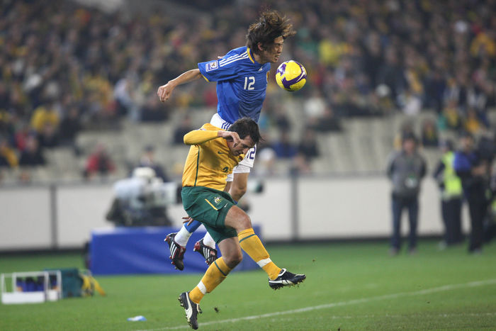 2010 FIFA World Cup Asia Final Qualifier Kisho Yano: Melbourne, Australia, June 17, 2009   Kisho Yano, background, of Japan heads the ball against an unidentified Australian player during Wednesday Japan was ahead of Australia 1 0 in the first half but the undefeated Australia came from behind in the second half and edged Australia 1 0. Japan came from behind in the second half and edged Japan 2 1. Photo by YUTAKA AFLO SPORT   1040 .