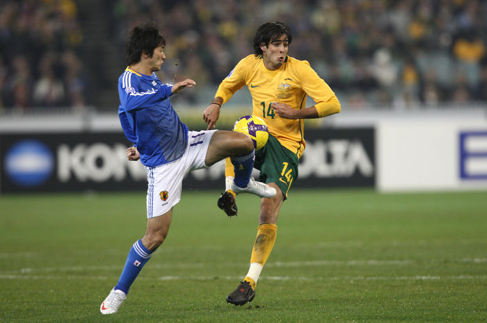 2010 FIFA World Cup Asia Final Qualifier Keiji Tamada: Melbourne, Australia, June 17, 2009   Keiji Tamada, left, of Japan, and Rhys Williams of Australia vie for control of the ball during Wednesday  39 s FIFA World Cup qualifier in Melbourne, Australia, on June 17, 2009. Japan was ahead of Australia 1 0 in the first half but the undefeated Australia came from behind in the second half and Japan and Australia qualified for next year  39 s World Cup, joining host South Africa in the 32  nation field.  Photo by YUTAKA AFLO SPORT   1040 .