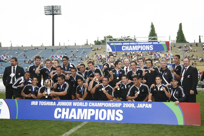 New Zealand won the championship for the second year in a row . Tokyo, Japan, June 21, 2009   New Zealand players celebrate their second successive IRB Junior World Championship following Sunday s New Zealand beat England 44 28.  Photo by YUTAKA AFLO SPORT   1040 .