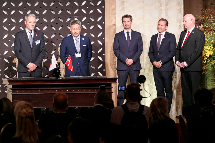 Danish Royal visit to Japan 2017 His Royal Highness the Crown Prince Frederik Andre Henrik Christian  C   poses for the cameras during a MOU Signing Ceremony between companies from Denmark and Japan at Hotel Gajoen Tokyo on October 11, 2017, Tokyo, Japan. The Danish Crown Prince Couple hope to cement business relationships between Japan and Denmark during their visit celebrating 150 years of Diplomatic relations between the two countries.  Photo by Rodrigo Reyes Marin AFLO 