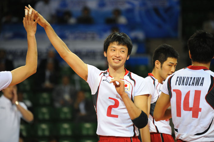 Japan wins second match against Bulgaria Yuta Abe JPN  Volleyball: July 5, 2009, Tokyo, Japan   Yuta Abe is jubilant as he scores a point over Bulgaria during Sunday  39 s World League volleyball Japan edged Bulgaria 3 2.  Photo by AFLO SPORT   1045 .