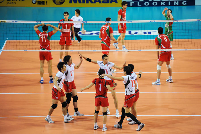 Japan wins second match against Bulgaria Japan  JPN  Volleyball: July 5, 2009, Tokyo, Japan   Member of the Japanese volleyball team celebrate their victory over Bulgaria during Sunday  39 s World Japan edged Bulgaria 3 2.  Photo by AFLO SPORT   1045 .