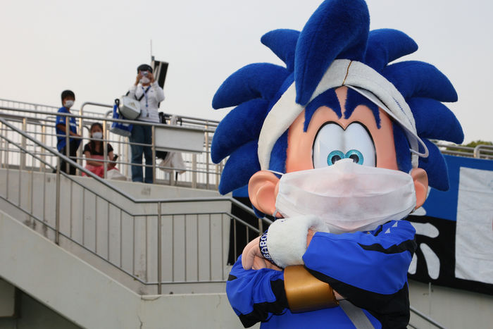 A team mascot wears a flu mask, calling on spectators for swine flu prevention, an AFC Champions League match between Gamba Osaka and South Korean team edged Japan in a 2-1 narrow victory in the Group F. More than 250 swine flu More than 250 swine flue infections were in Japan as of May 20.