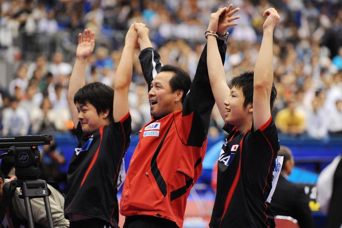 (L to R) Seiya Kishikawa, Yoshihito Miyazaki Head Coach, Jun Mizutani (JPN), MAY 3, 2009 - Table Tennis : The World Table Tennis Championships 2009, Men's Doubles Quarterfinal at Yokohama Arena, Kanagawa, Japan. (Photo by AFLO SPORT) [1045].