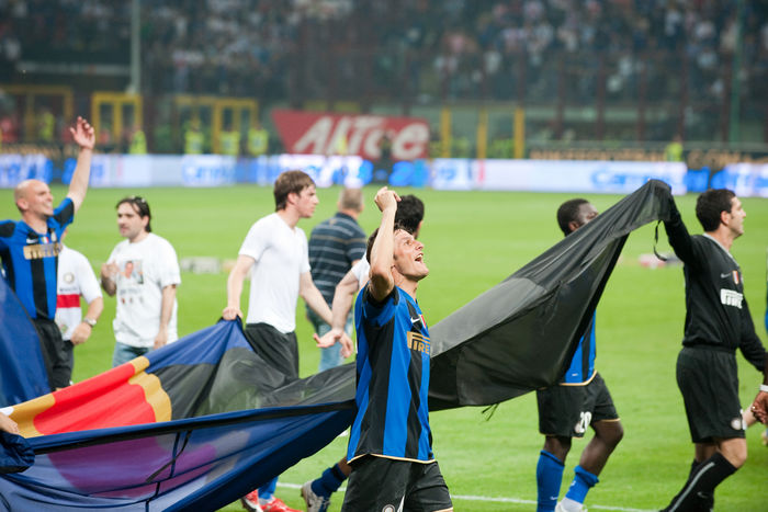 Inter won the Serie A title for the fourth year in a row. Inter Milan team group, MAY 17, 2009   Football : Inter Milan team group celebrate thier victory during the Italian  quot Serie A quot  match between Inter Milan and Siena at the San Siro Stadium in Milan, Italy.  Photo by Enrico Calderoni AFLO SPORT   0391 