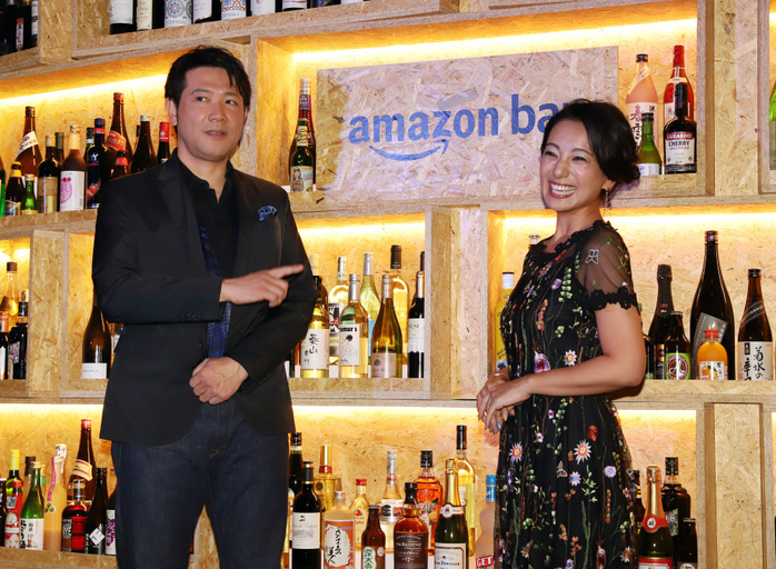  Usage notes Amazon opens a bar in Ginza, offering drinks to suit your mood. October 19, 2017, Tokyo, Japan   Japanese actor and actress Tetsuya Bessho  L  and Mika Mifune pose for photo as they attend an opening event for the  Amazon Bar , produced by online commerce giant Amazon in Tokyo on Thursday, Octoebr 18, 2017. Amazon Japan will open a pop up bar which has 5,000 alcoholic drinks at Tokyo s fashion district of Ginza from October 20 through 29.     Photo by Yoshio Tsunoda AFLO  LWX  ytd  