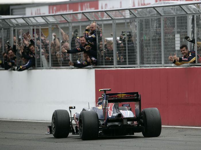 Motorsports   Formula 1: World Championship 2009, GP of England Sebastian Vettel  Red Bull , JUNE 21, 2009   F1 : Sebastian Vettel of Germany and Red Bull Racing celebrates as he crosses the finish line to win the British Formula One Grand Prix at Silverstone in Northampton, England.  Photo by AFLO   0906      Local Caption         www.hoch zwei.net     copyright: HOCH ZWEI   Juergen Tap    