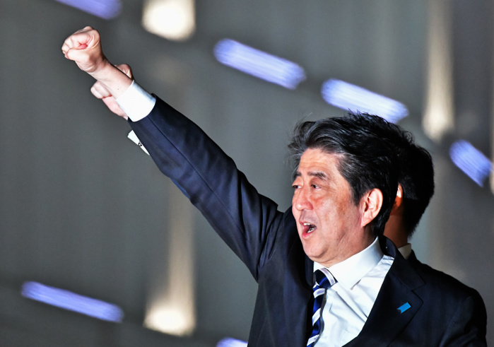 Lower house election campaign rally Shinzo Abe, October 18, 2017, Tokyo, Japan : Japan s Prime Minister Shinzo Abe rises his hands during the stump speech near the Ikebukuro Station in Tokyo, Japan on October 18, 2017.