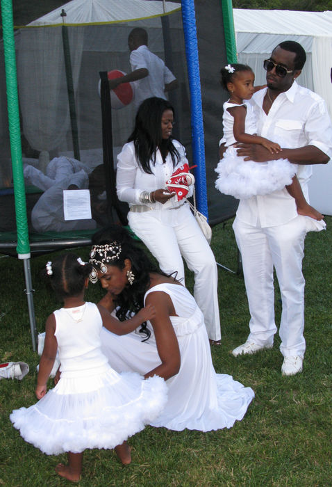 Sean P. Diddy Combs and Kim Porter, Jul 04, 2009 : Sean P. Diddy Combs and Kim Porter with the twins. Residence. Beverly Hills, CA, USA. Saturday, July 04, 2009. (Photo by Celebrity Vibe/AFLO) [2361].