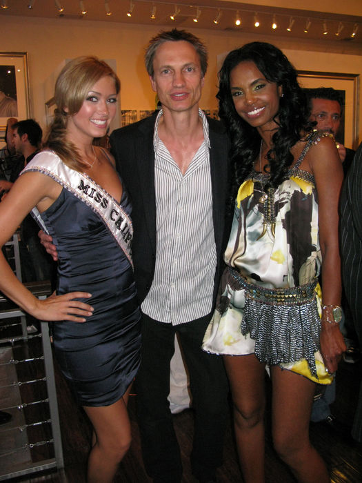 Kim Porter Hosts   The Rock N Roll of Hip Hop   a Cheryl Fox Photography Exhibition   VIP Reception. Tami Farrell and Klaus Moeller and Kim Porter, Jun 26, 2009 : Kim Porter Hosts   39   39 The Rock N Roll of Hip Hop  39   39  a Cheryl Fox Photography Exhibition   VIP Reception.Celebrity Vault Gallery. Beverly Hills, CA, USA. Friday, June 26, 2009.  Photo by Celebrity Vibe AFLO   2361 