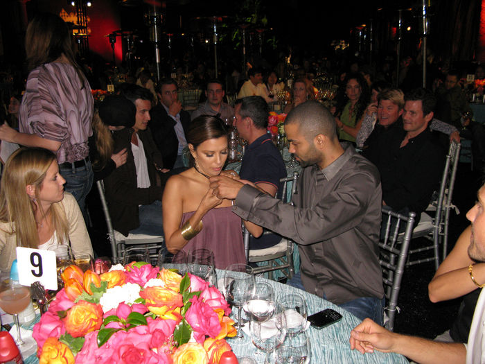 Tony Parker and Eva Longoria Parker, May 02, 2009 : Tony Parker giving his wife Eva Longoria Parker a necklace that he paid 5,000 Dollars at a live auction.The Rally for Kids with Cancer Scavenger Cup - Winners Gala. Private Mansion, Beverly Park. Beverly Hills, CA, USA. Saturday, May 02, 2009. (Photo by Celebrity Vibe/AFLO) [2361]