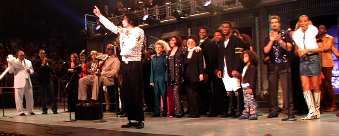 30th Anniversary Solo Years  Concert Michael Jackson, Sep 07, 2001 : Michael Jackson   All Star Ensemble. Michael Jackson 30th Anniversary Celebration. Madison Square Garden. New York, NY. September 07, 2001  Photo by Celebrity Vibe AFLO   2361 