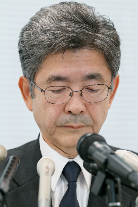 Kobe Steel scraps dividends and abandons income forecasts Kobe Steel Ltd. s Executive Vice President Naoto Umehara attends a news conference on October 30, 2017, Tokyo, Japan. Umehara announced that the company would abandon its net income forecasts for the current financial year and will not pay any dividends whilst the uncertainty caused by its data falsification scandal persists.  Photo by Rodrigo Reyes Marin AFLO 