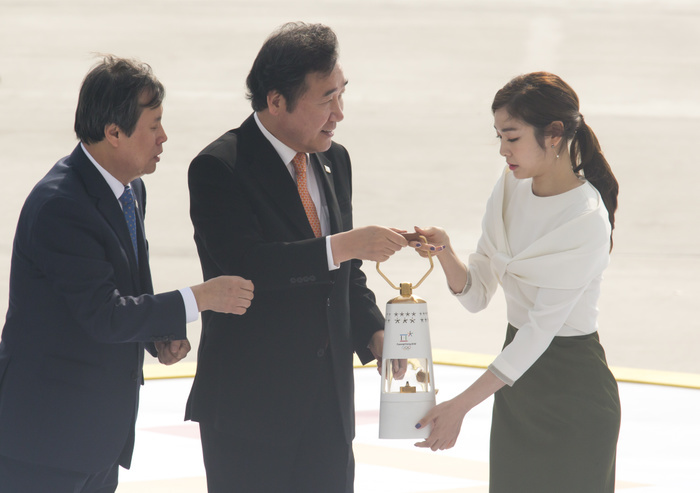 South Korean Prime Minster Lee Nak Yeon and former Olympic figure skating champion Yuna Kim of South Korea hold the Olympic flame as South Korean Culture, Sports and Tourism Minister Do Jong Hwan looks on at the Incheon International Airport in Incheon Yuna Kim and Lee Nak Yeon, Nov 1, 2017 : South Korean Prime Minster Lee Nak Yeon  C  and former Olympic figure skating champion Yuna Kim of South Korea hold the Olympic flame as South Korean Culture, Sports and Tourism Minister Do Jong Hwan  L  looks on at the Incheon International Airport in Incheon, west of Seoul, South Korea. The Olympic flame arrived in Incheon, South Korea on Wednesday and it is going to be passed across the country during a 100 day tour until the opening ceremony of the 2018 PyeongChang Winter Olympics which will be held for 17 days from February 9   25, 2018.  Photo by Lee Jae Won AFLO   SOUTH KOREA 