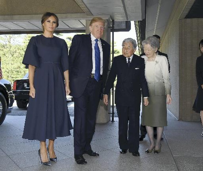 U.S. President Trump s first visit to Japan, meeting with Their Majesties The Emperor and Empress of Japan greeted U.S. President Trump and his wife at the Imperial Palace at 11:04 a.m. on April 6  photo by Ryosuke Kawaguchi .