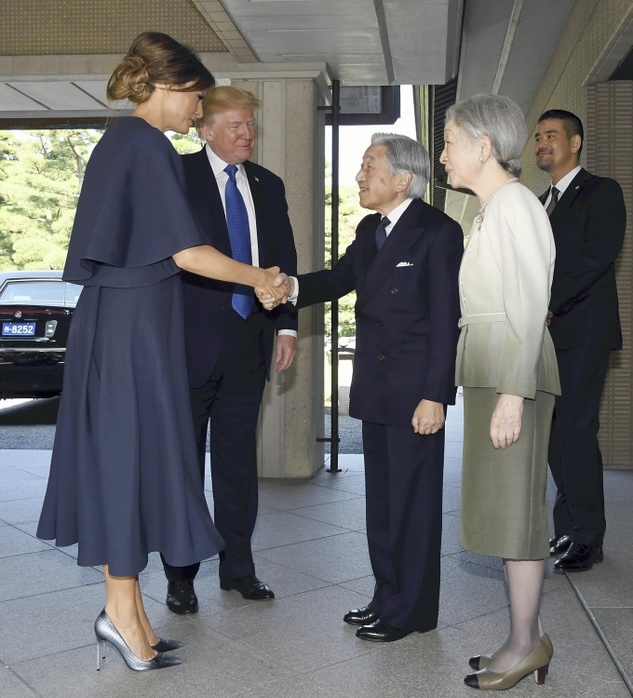 Their Majesties the Emperor and Empress greet U.S. President Trump and his wife at the Imperial Palace. Their Majesties the Emperor and Empress met with U.S. President Donald Trump and his wife at the Imperial Palace on November 6, 2017. Photographed on November 6. Published in the morning edition of the same month on November 7   representative photo.