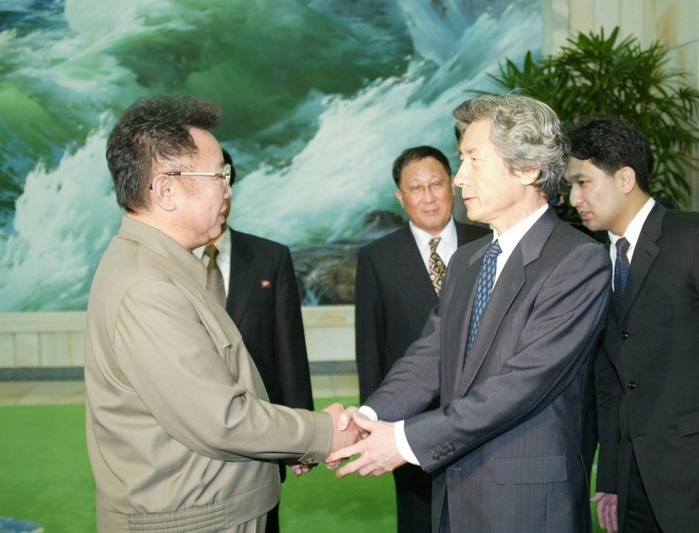 Japan North Korea Summit  September 17, 2002  Prime Minister Junichiro Koizumi shakes hands with Kim Jong Il  left  after their summit meeting. Prime Minister Junichiro Koizumi shakes hands with Kim Jong Il  left  after their summit meeting at the Baekhwaen Guest House in Pyongyang, September 17, 2002  5:35 PM .