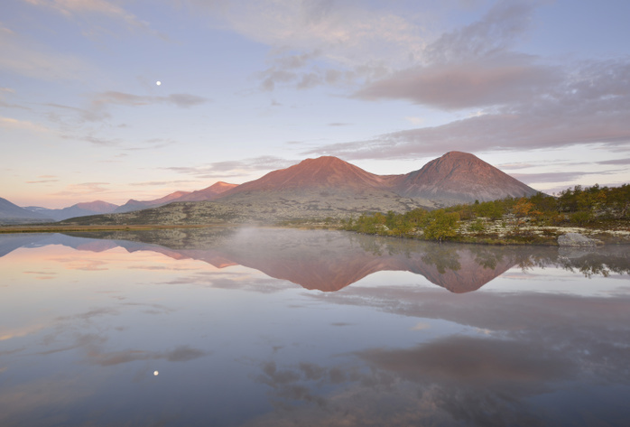Norway Summits of the Styggh in or Stygghoin mountains, reflected in the lake D r lstj rnin or Doralstjornin, Rondane National Park, Norway, Europe