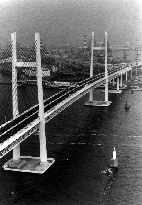 Yokohama Bay Bridge opens to traffic  September 27, 1989  Yokohama Bay Bridge at the opening ceremony, 1 Yokohama, Kanagawa, Japan  photo taken 09 27 1989