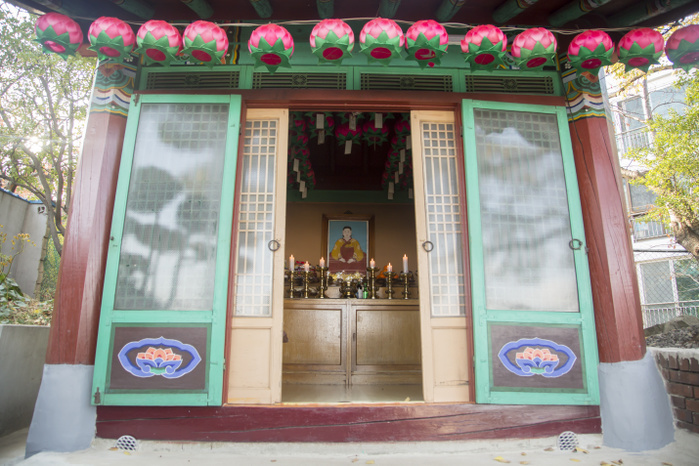 Halmae Shrine is seen at Dangsan Village Shrine in Busan Halmae Shrine, Nov 15, 2017 : Halmae  grandmother  Shrine is seen at Dangsan  village guardian  Village Shrine at Dong district  East district  in Busan, about 420 km  261 miles  southeast of Seoul, South Korea. During the 1950 53 Korean War, Busan became the home of millions of refugees who fled to the temporary capital of South Korea.  Photo by Lee Jae Won AFLO   SOUTH KOREA 