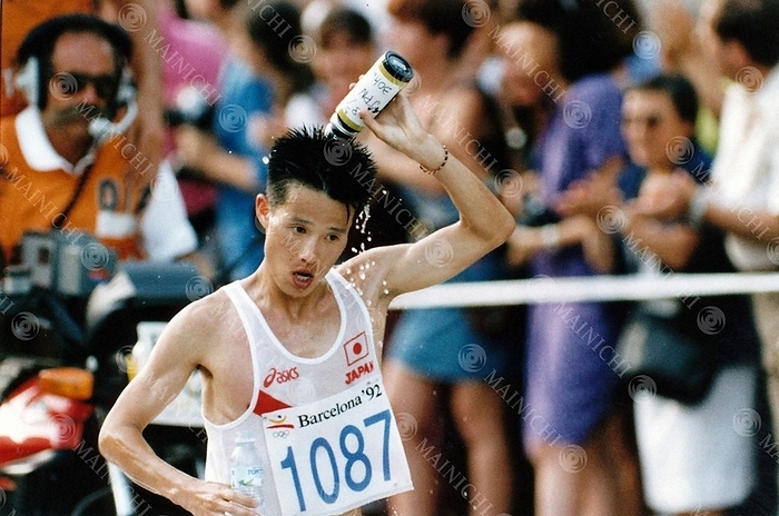 1992 Barcelona Olympics, Athletics, Men s Marathon Koichi Morishita  JPN , AUGUST 9, 1992   Marathon : Men s Marathon, Koichi Morishita  JPN  running with water on his head at the 30km water point.
