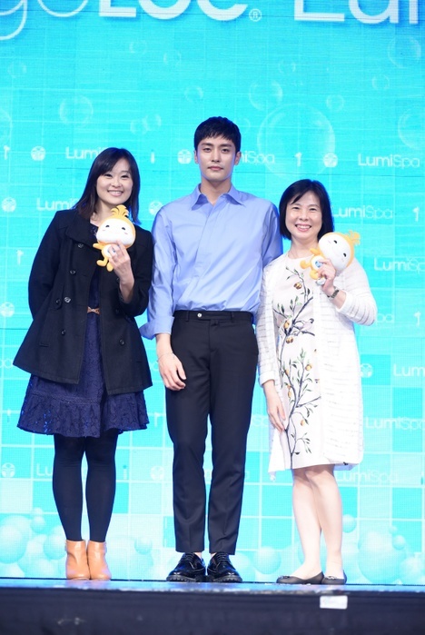 Sung Hoon Sung Hoon Sung Hoon, Nov 27, 2017 : Sunghoon  C  promotes for a brand facial cleansing device in Taipei, Taiwan, China on 27th November, 2017. Photo by TPG 