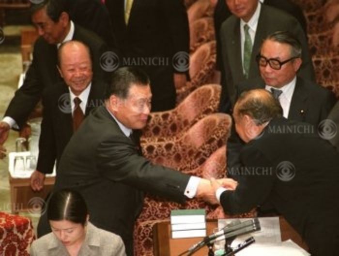 Yoshiro Mori  November 21, 2000  Yoshiro Mori, Prime Minister of Japan, Prime Minister of Japan, and Noboru Harada, Chairman of the Budget Committee of the House of Representatives  right  rejected a motion of no confidence in the Cabinet ,  Photo by Mainichi Newspaper AFLO   2400 .