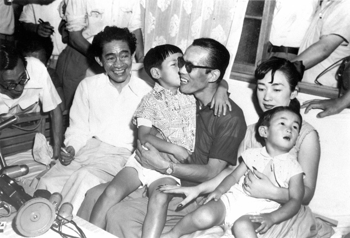 Tony Tani s eldest son kidnapping case  July 21, 1955  Tony Tani s eldest son lures family after 8 days of rescue,  Photo by Mainichi Newspaper AFLO   2400 .