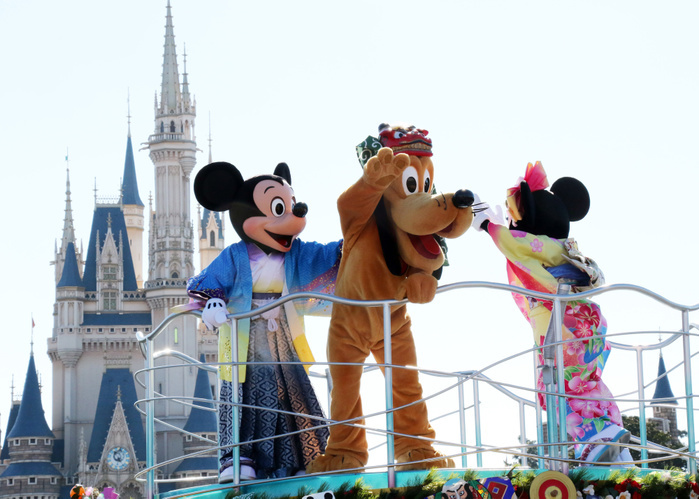 Opening of 2018 Tokyo Disneyland January 1, 2018, Urayasu, Japan   Disney characters Mickey, Minnie Mouse and Pluto, dressed in traditional kimono dresses, greet guests from a float during the theme park s annual New Year s Day parade at the Tokyo Disneyland in Urayasu, suburban Tokyo on Monday, January 1, 2018. The time around New Year s Day is one of the biggest holiday periods every year in Japan.  Photo by Yoshio Tsunoda AFLO  LWX  ytd 