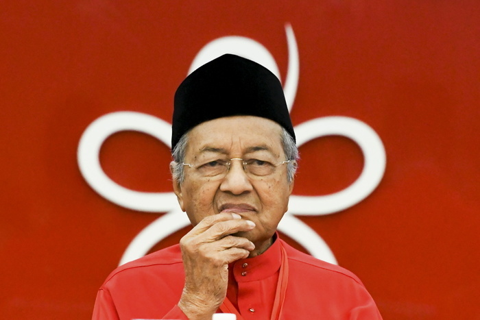 The Malaysian United Indigenous Party assembly SHAH ALAM, MALAYSIA   DECEMBER 23: Former Malaysian Prime Minister and Opposition Malaysian United Indigenous Party  PPBM  chairman, Mahathir Mohamad attend to first annual general assembly meeting in Shah Alam outside Kuala Lumpur on December 30, 2017. The government s mandate through the 13th general election will end June next year and the 14th general election must be held within 60 days from that date. The Malaysian United Indigenous Party  PPBM  it is one of the four component parties of the opposition coalition in Malaysia called the Pakatan Harapan has been led by former Prime Minister Mahathir Mohammad as Chairman.  Photo by Samsul Said AFLO   MALAYSIA 