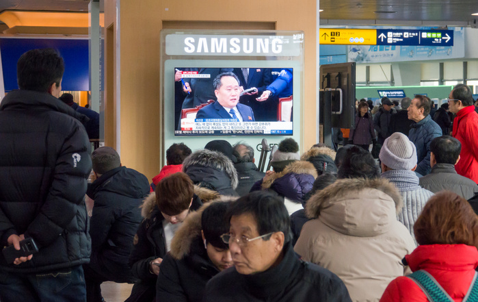 People watch a TV screen showing news report on inter Korean talks in Seoul Inter Korean talks, Jan 9, 2018 : People watch a TV screen showing news report on inter Korean talks in Seoul, South Korea. North Korea on Tuesday accepted South Korea s proposal to hold military talks to reduce tensions and agreed to send a delegation to the 2018 PyeongChang Winter Olympics next month, local media reported.  Photo by Lee Jae Won AFLO   SOUTH KOREA 