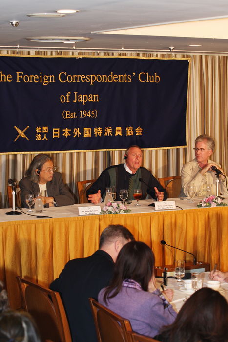 Naoki Tachikawa, Richard Capenter, Moderator, Oct 15, 2008 : Legendary pop star Richard Capenter, 62, is back. The musician best known as one-half of '70s group The Carpenters spent his birthday in Japan today (Wed) where he is attempting to revive his career after years away from the spotlight. His career comeback - dubbed 'Richard Carpenter Strikes Back - includes the re-release of a Carpenters Christmas album, a tribute album featuring cover versions of Carpenters songs performed by artists from various countries and a book chronicling the duo's amazing career. Carpenter unveiled his plans for the first time at a luncheon for The Foreign Correspondents Club of Japan accompanied by his daughter Mindy and producer Naoki Tachikawa (Photo by Takuya Matsunaga/AFLO) [1117].