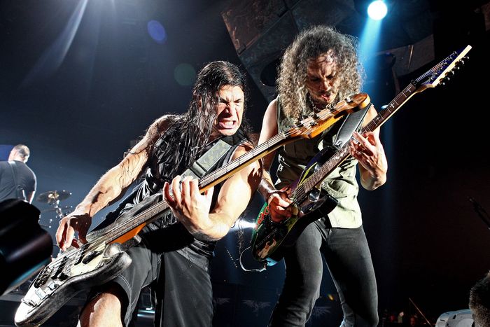 Metallica, May 07, 2009 : Bassist Robert Trujillo left and Guitarist Kirk Hammett both Metallica during a Concert in Frame the World Magnetic Tour 09 in Leipzig People premiumd 2009 Leipzig Music horizontal Kbdig Group photo Action shot Celebrities  (Photo by AFLO) [3046]