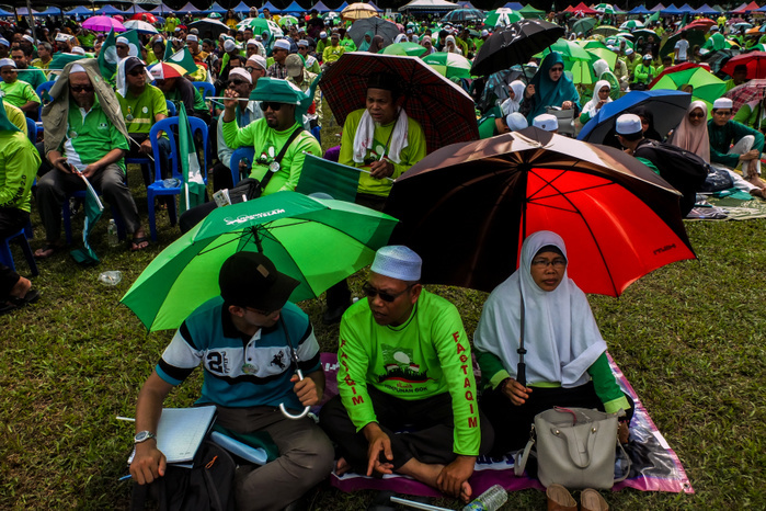 PAN Malaysian Islamic Party  PAS  assembly SHAH ALAM, MALAYSIA   JANUARY 21: Members of PAN Malaysian Islamic Party  PAS  attend to the FASTAQIM 2.4 assembly in Shah Alam outside Kuala Lumpur on January 21, 2018. Hadi said the party aims to win at least 40 parliamentary seats in the 14th general election.  Photo by Samsul Said AFLO   MALAYSIA 