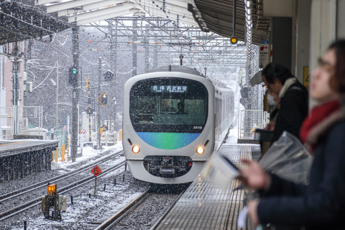February snowfall in Tokyo Passengers wait to aboard a Seibu train at Musashi Seki Station under a snowfall on February 2, 2018, Tokyo, Japan. A second snowfall hit Tokyo starting February 1st and continuing into daytime on the 2nd, disrupting public transportation during the morning rush hour. Japan Meteorological Agency had announced that the snow will not be as heavy as the one on January 22.  Photo by Rodrigo Reyes Marin AFLO 