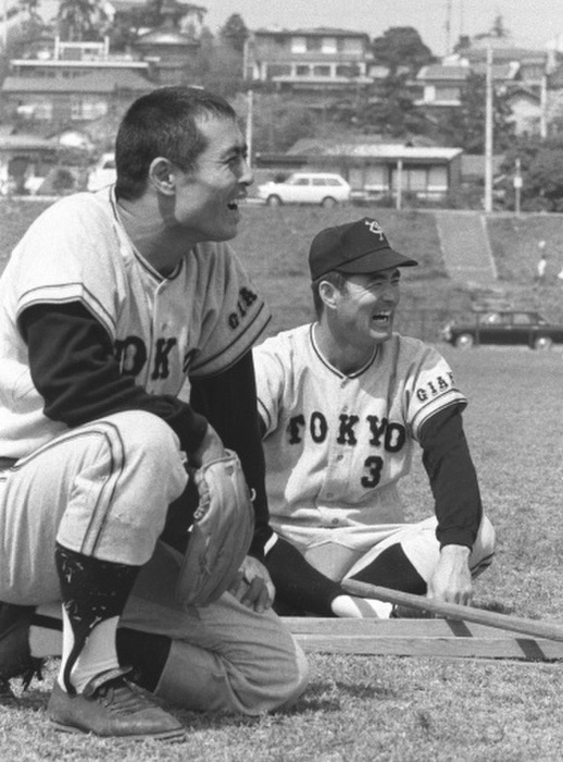 Shigeo Nagashima and Sadaharu Oh of the Giants listen with amusement to the calculator s prediction of their hitting performance. Giants infielder Shigeo Nagashima  right  and infielder Sadaharu Oh  left  listen with amusement to the Hochi Shimbun computer s blow by blow predictions. Photo taken April 7, 1971, at the Giants  Tamagawa Field, Tokyo  published April 8, 1971.