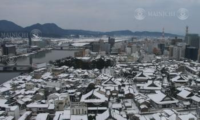 Snow remains in Matsue City   Shimane Snow remains in Matsue City: photo by Aimi Negishi at 4:53 p.m. on February 9, 2018, from the Sanin Godo Bank head office observation room in Uomachi, Matsue City.