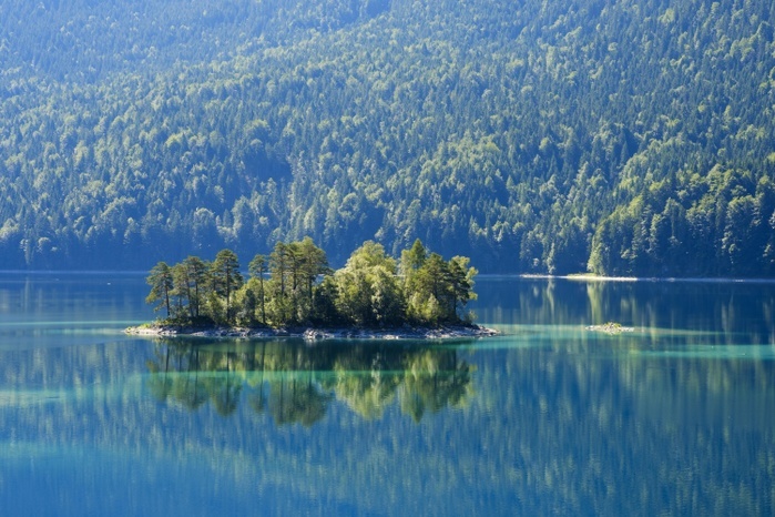 Germany Lake Eibsee with Ludwigsinsel, near Grainau, Wetterstein range, Werdenfelser Land, Upper Bavaria, Bavaria, Germany, Europe
