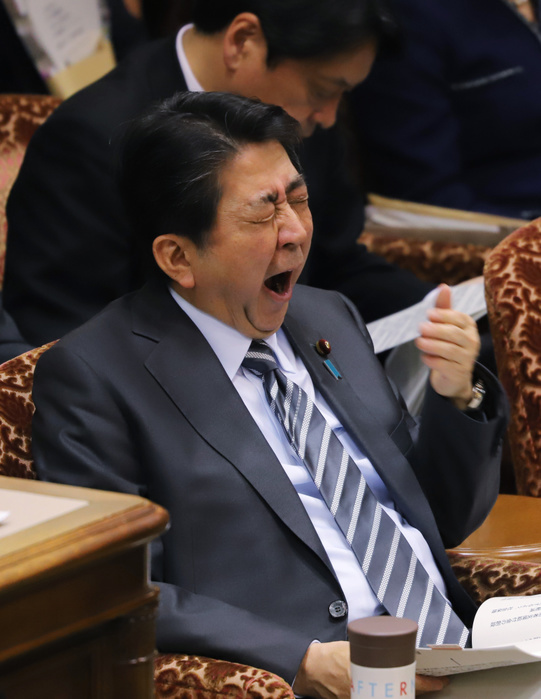 Budget Committee of the House of Councillors March 2, 2018, Tokyo, Japan   Japanese Prime Minister Shinzo Abe gives a big yawn as he listens to a question by an opposition lawmaker at Upper House s budget committee session at the National Diet in Tokyo on Friday, March 2, 2018. Abe is confronted with a fresh suspicion on the Moritomo land scandal, which reported by a Japanese daily.     Photo by Yoshio Tsunoda AFLO  LWX  ytd 